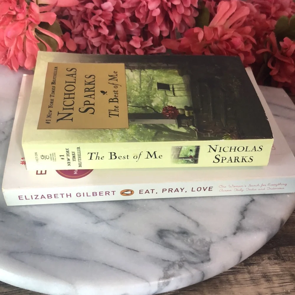 THE BEST OF ME Nicholas Sparks & EAT PRAY LOVE Elizabeth Gilbert 2 paperbacks